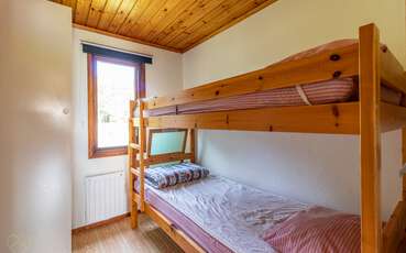Schlafzimmer mit Etagenbett Ferienhaus Byxelkrok