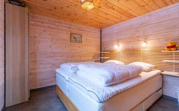 Schlafzimmer mit Doppelbett Ferienhaus Götskögle