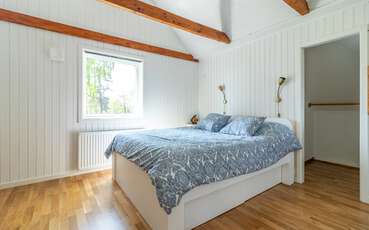 Schlafzimmer mit Doppelbett Ferienhaus Hagby