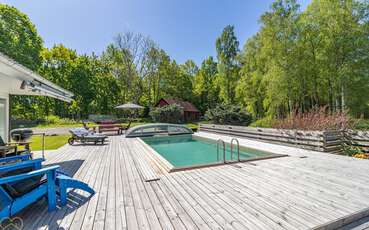 Terrasse mit Pool Ferienhaus Hökamåla