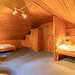Schlafzimmer mit einem Einzellbett und Doppelbett Ferienhaus Waldschule