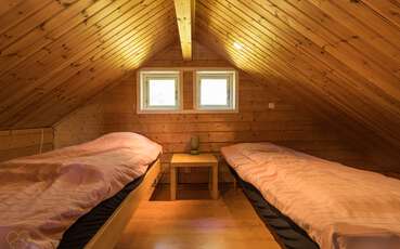 Schlafloft mit 2 Einzelbetten Ferienhaus Älgen
