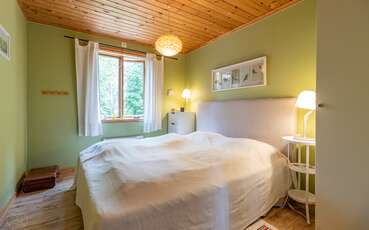 Schlafzimmer mit Doppelbett Ferienhaus Änglavik