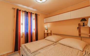 Schlafzimmer mit Doppelbett Ferienhaus Am Östersjön