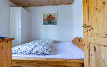 Schlafzimmer mit Doppelbett Ferienhaus Annelund