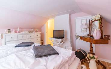 Schlafzimmer mit Doppelbett Ferienhaus Äppellund