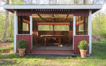 Überdachter Außensitzplatz Ferienhaus Åsnen