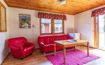 Wohnzimmer mit Sofa Ferienhaus Byxelkrok