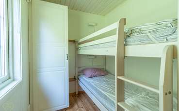 Schlafzimmer mit Doppelbett Ferienhaus Byxelkrok 15