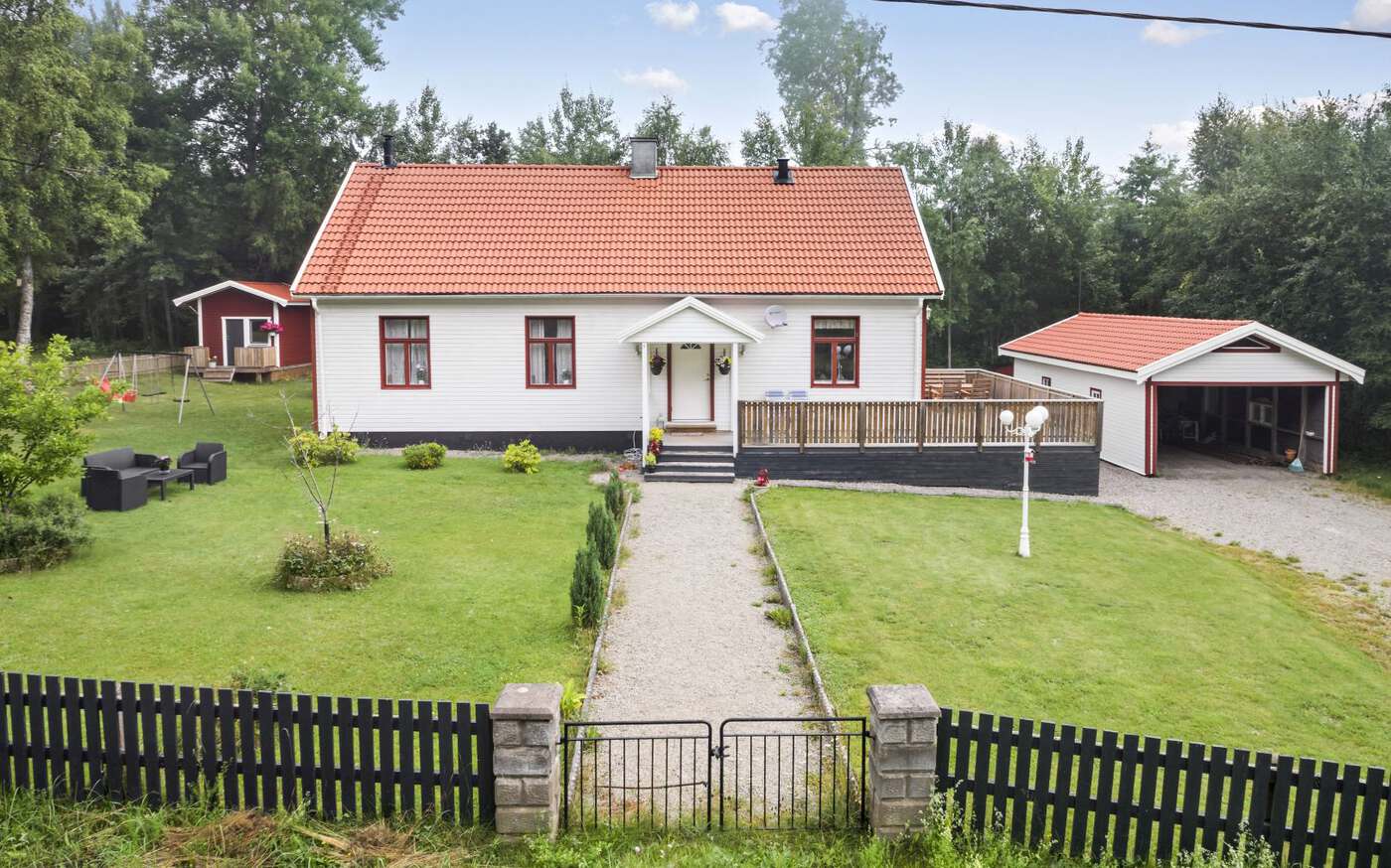 Edshult am See Mycklaflon in Småland – bild 2 av 21