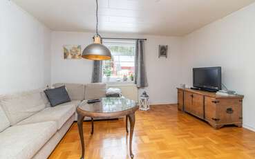 Wohnzimmer mit TV Ferienhaus Fåglebo