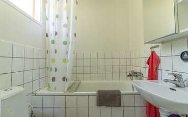 Erstes Bad mit Badewanne Ferienhaus Försebo Ön