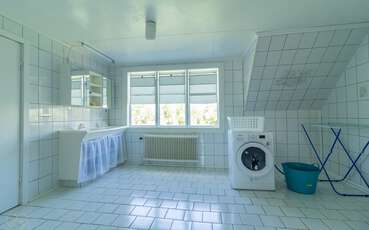 Großes  Bad mit Dusche und WC Ferienhaus Försebo Ön