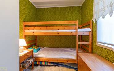 Schlafzimmer mit Etagenbett Ferienhaus Försjön
