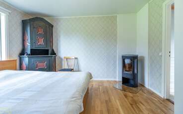 Schlafzimmer mit Kamin Ferienhaus Fösingsmåla