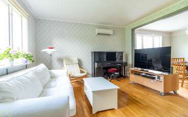 Wohnbereich mit Klavier Ferienhaus Fösingsmåla