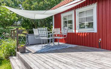 Terrasse mit Sonnensegel Ferienhaus Gissebo