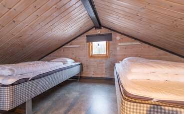 Schlafloft mit zwei Einzelbetten Ferienhaus Götskögle-Älgen