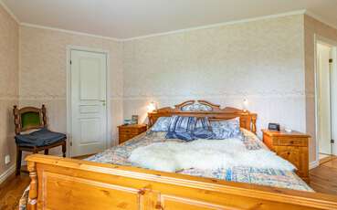 Schlafzimmer mit Doppelbett Ferienhaus Grimmered