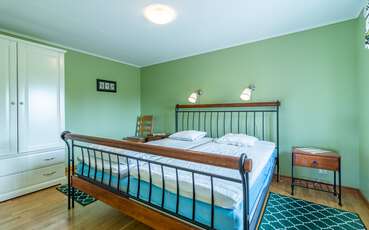Schlafzimmer mit Doppelbett Ferienhaus Gröna Stugan