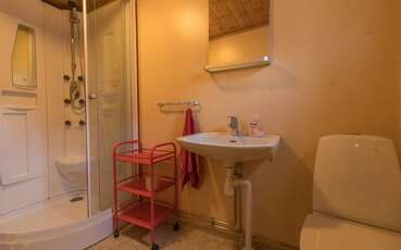 Bad mit Dusche und WC Ferienhaus Hackspetten