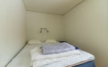 Schlafzimmer mit Doppelbett Ferienhaus Hällevik