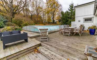 Terrasse mit Poolbereich Ferienhaus Istaby