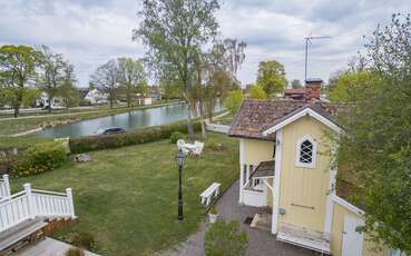 Göta Kanal direkt am Ferienhaus Kanalvillan