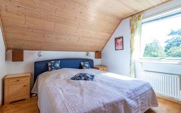 Zweites Schlafzimmer mit Doppelbett Ferienhaus Karlsson