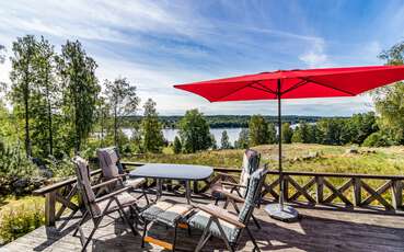 Terrasse mit Seeblick Ferienhaus Karlsson