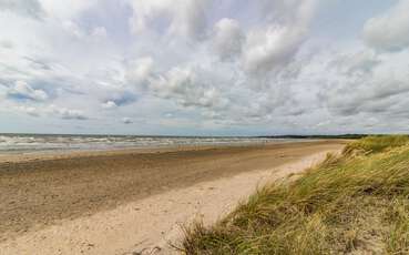 Wenige hundert Meter entfernter Sandstrand Ferienhaus Långasand