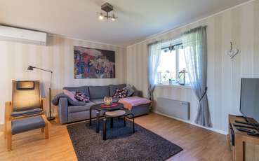Wohnbereich mit gemütlichem Sofa Ferienhaus Lille