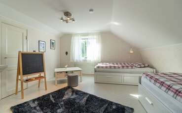 Schlafzimmer mit zwei ausziehbaren Betten Ferienhaus Lille