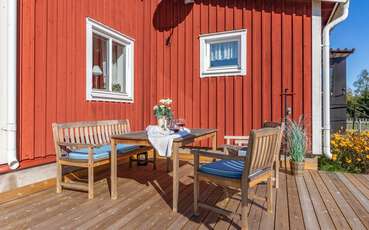 Terrasse mit Holzmöbel Ferienhaus Lille