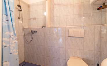 Bad mit Dusche und WC Ferienhaus Lilla Ryd