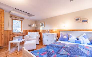 Schlafzimmer mit Doppelbett Ferienhaus Lillebo