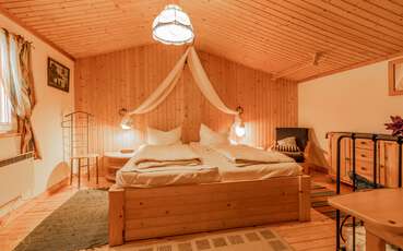 Schlafzimmer mit Doppelbett Ferienhaus Lindåsen