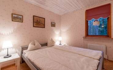 Schlafzimmer mit Doppelbett Ferienhaus Linnea