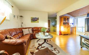 Wohnbereich mit Ledersofa Ferienhaus Listerby