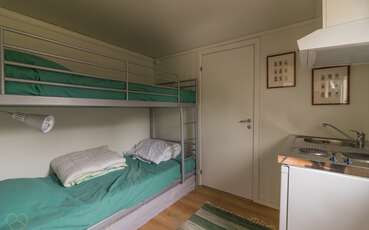 Schlafbereich und Pentry-Küche Ferienhaus Lurpasset