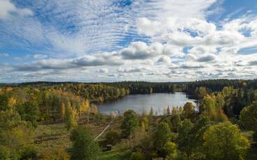 Der See Fagerhultegöl in der Region Östergötland