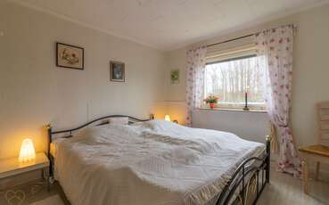 Schlafzimmer mit Doppelbett Ferienhaus Ölvedal