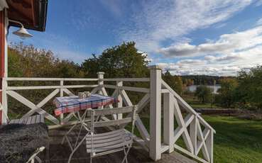 Terrasse mit Seeblick Ferienhaus Övre Gården