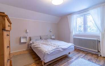 Schlafzimmer mit Doppelbett Ferienhaus Påsklilja