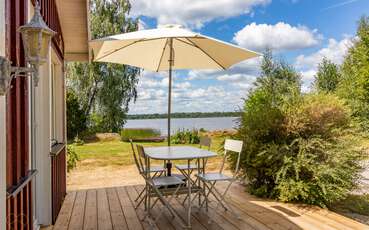 Terrasse mit Blick auf den See Ferienhaus Rinkaby