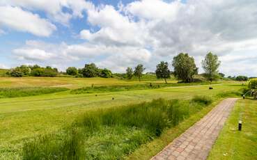 Golfplatz vorm Haus Ferienhaus Rya