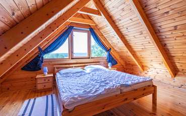 Schlafzimmer mit Doppelbett Ferienhaus Saltkråkan