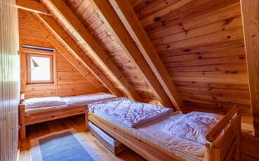 Erstes Schlafzimmer mit zwei Einzelbetten Ferienhaus Saltkråkan