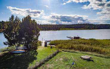 Großer Badeplatz mit Bootsanleger und Sauna in den Schären bei Västervik