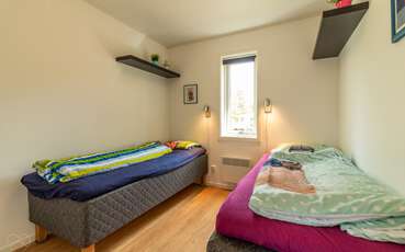 Schlafzimmer mit zwei Einzelbetten Ferienhaus Sandviksudden
